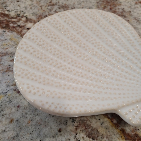 Coastal ivory seashell candle plates, set of 3 - Picture 6 of 10